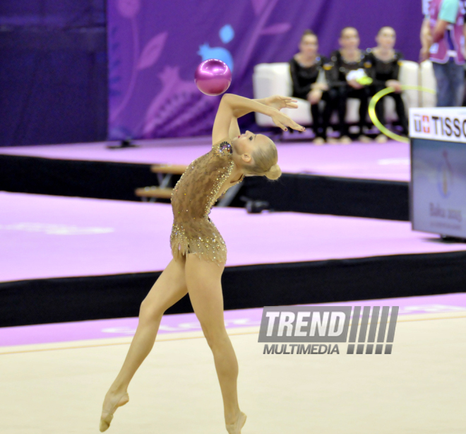 Avropa Oyunlarında bədii gimnastika üzrə topla hərəkətlər. Bakı, Azərbaycan, 21 iyun 2015